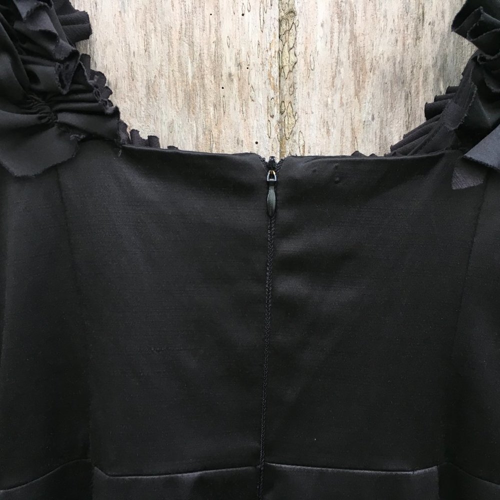 Maggy London Black Cocktail Ruffle Neckline Satin Sheen Sleeveless Dress Size 4 - Picture 5 of 9